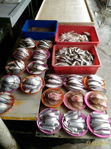 Pontian Kechil Riverside Fresh Fish Market