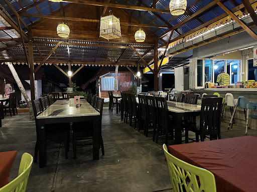 Warung Upih Ikan Bakar Seafood Beach Restaurant