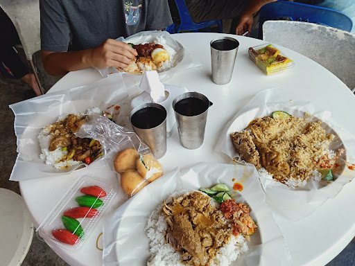 Mok Yoh Pok Kob Gulai Serati & Ayam Kampung