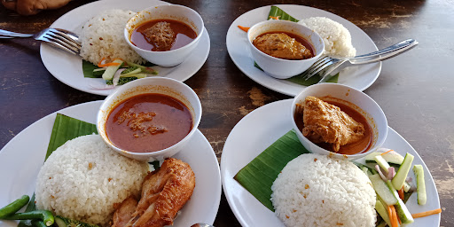 Nasi Dagang Pak Malau