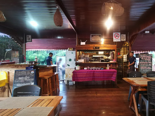 ROUTE 113 ANJUNG CAFE