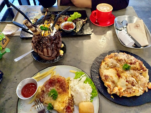 OverStepped Cafe Perdana Heights