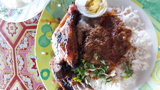 Kedai Makan Dollah & Keluarga