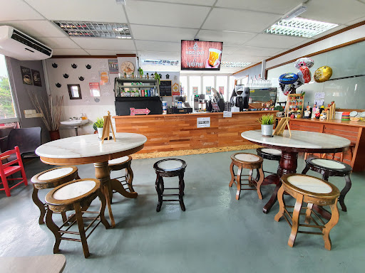 Hide Or Out Cafe & Space - H2O