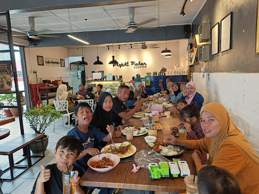 Projekt Makan Western & Dessert Cafe