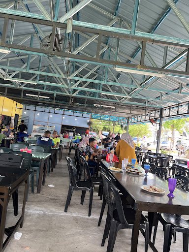 Warung Keluarga Kak Mah