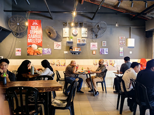 Ayam Gepuk Wak Rongan Kerteh, Terengganu (Best Ayam Gepuk Pedas Kerteh)