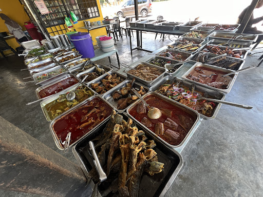 Iranie Selera Kampung (Nasi Campur)