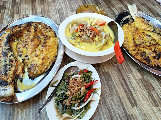 Dhiya Ikan Bakar & Seafood