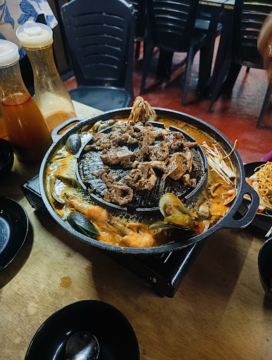 RESTORAN D'ANJUNG STEAMBOAT & GRILL