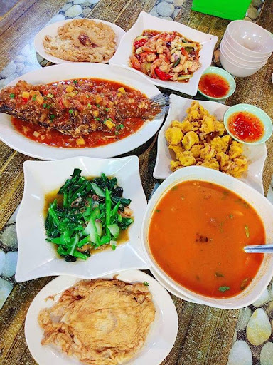 Dee Beach Tomyam Seafood, Mersing.