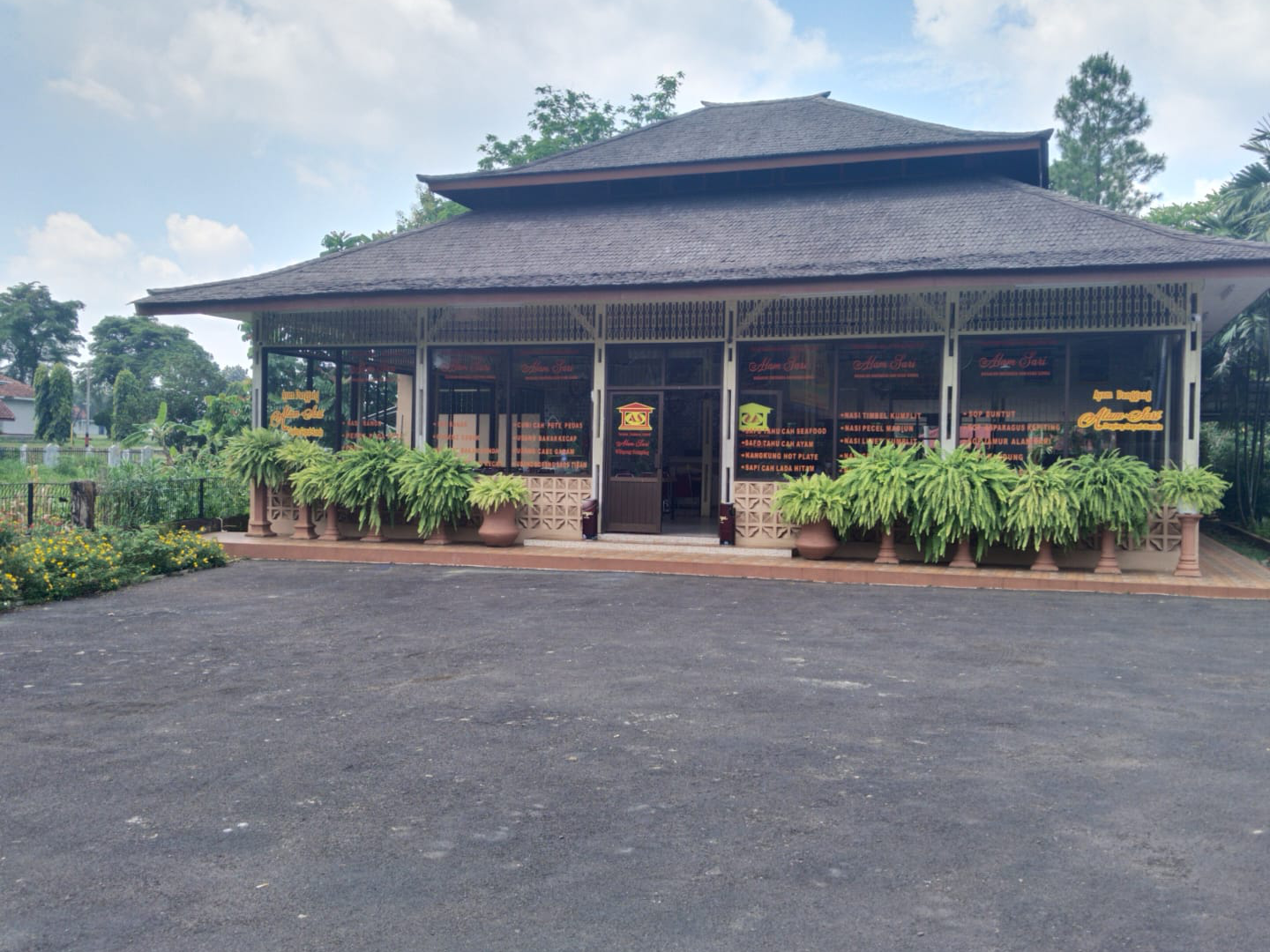 rumah makan sari alam subang